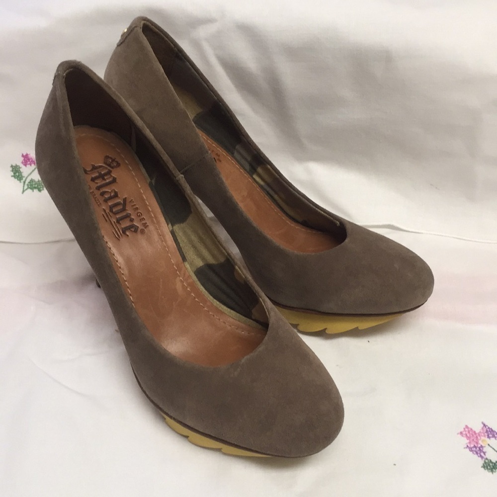 Virgem Madre Heels with Rubber Sole Size 6 B